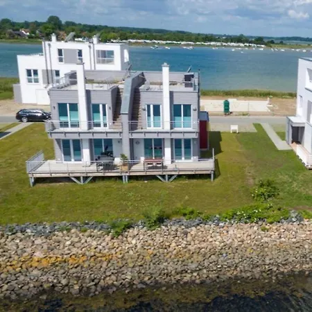 Schleivilla-hafenblick-by-seeblick-ferien-oro-sauna-direkte-wasserlage