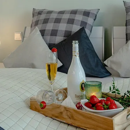 Schleivilla-hafenblick-by-seeblick-ferien-oro-sauna-direkte-wasserlage * Olpenitz