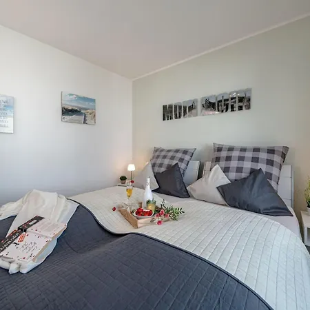 Vila Schleivilla-hafenblick-by-seeblick-ferien-oro-sauna-direkte-wasserlage