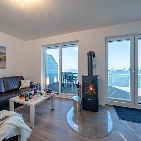 Schleivilla-hafenblick-by-seeblick-ferien-oro-sauna-direkte-wasserlage